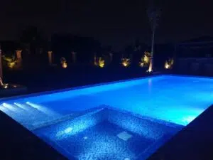 انشاء حمامات سباحه